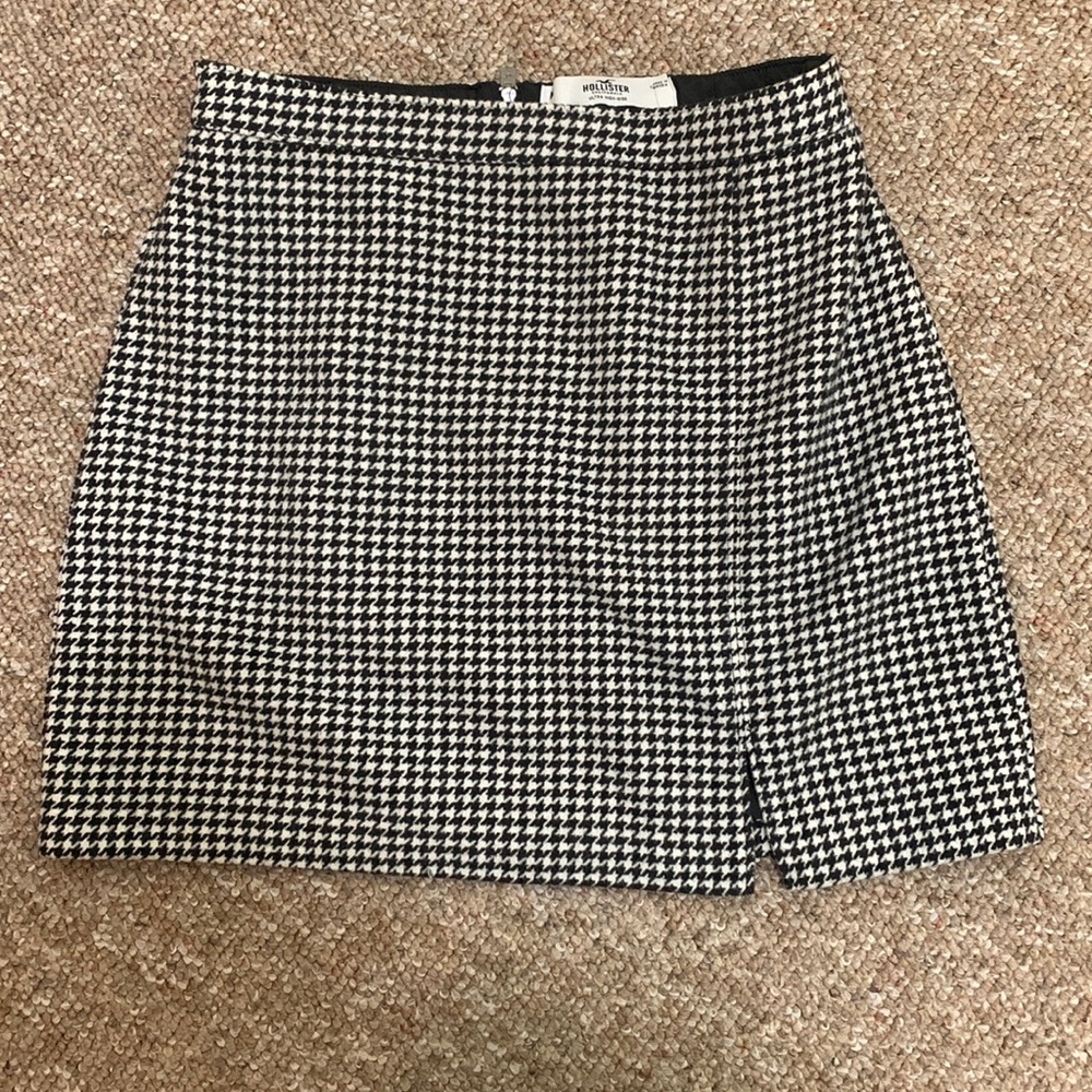 Hollister mini skirt